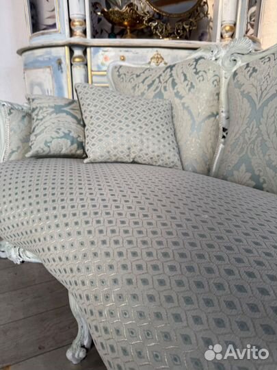 Диван светлый в гостиную/кухню,Италия,Барокко