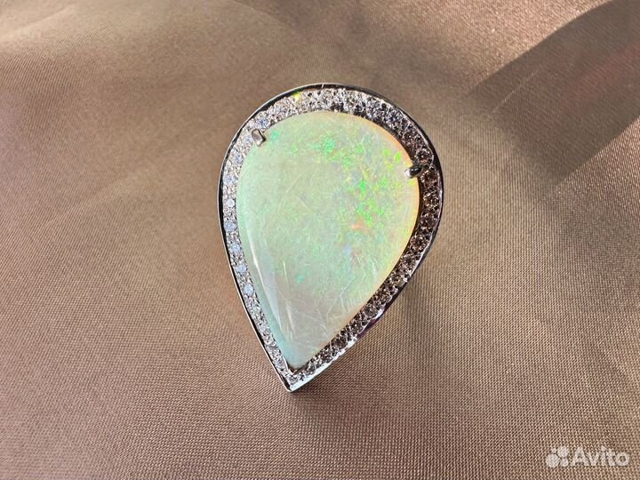 Золотое кольцо с опалом и бриллиантами