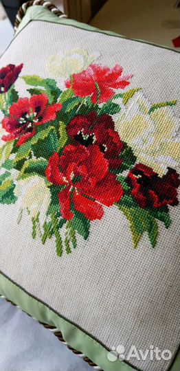 Подушка вышитая