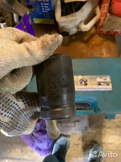 Гайковёрт в кейсе (32*33)