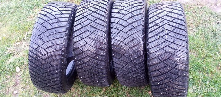 Goodyear Ultragrip Ice Arctic 215/60 R16