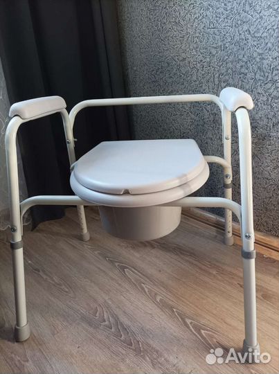 Кресло - стул с санитарным оснащением