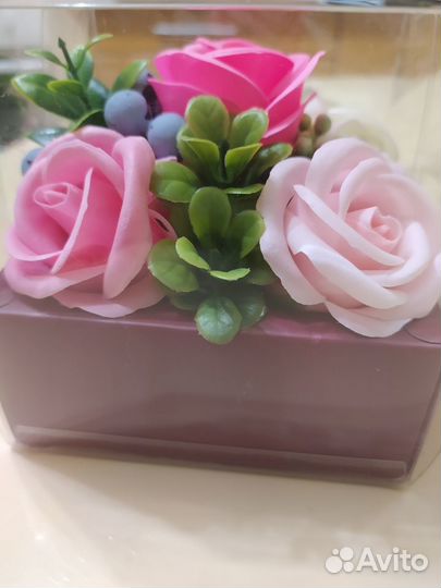 Композиция из цветов из мыльных лепестков