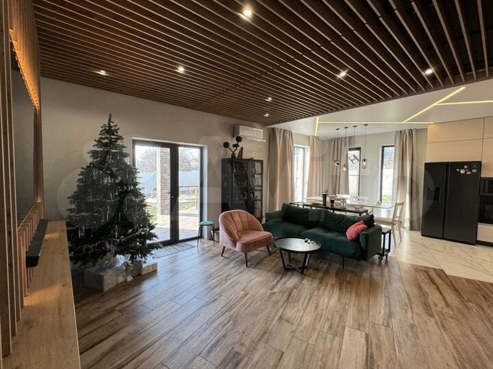 Дом 195 м² на участке 15 сот.