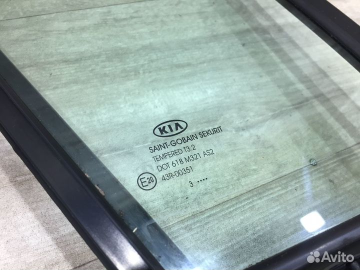 Стекло заднее правое (в дверь глухое) Sportage 3