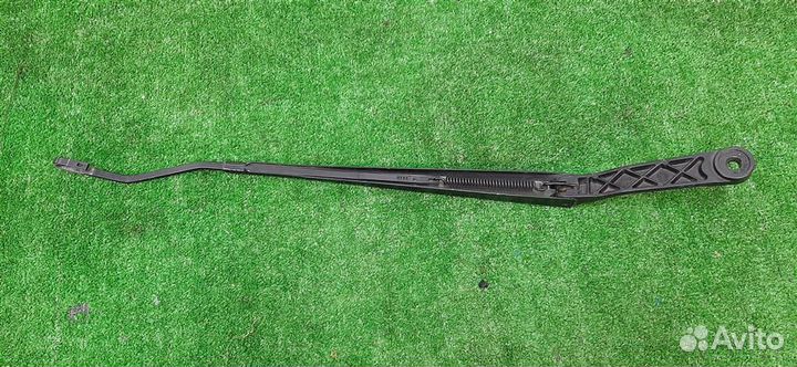 Поводок стеклоочистителя левый Nissan Almera Tino