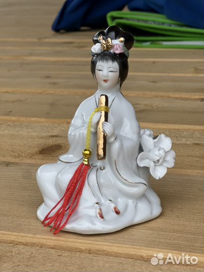 Фарфоровая статуэтка фигура гейши