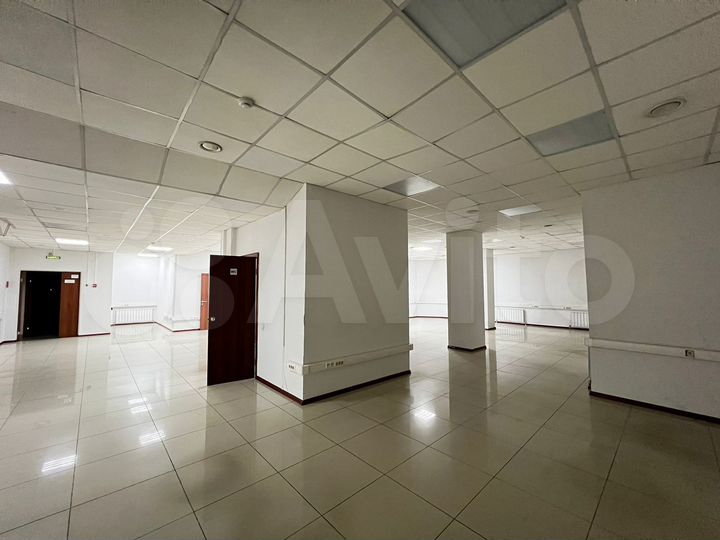 Офис с арендаторами, 735.6 м²