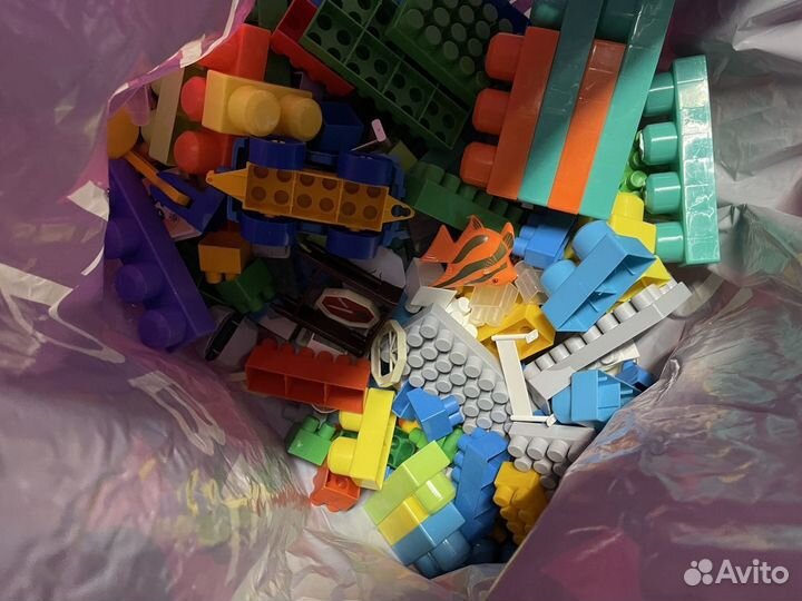 Большой пакет лего и других игрушек