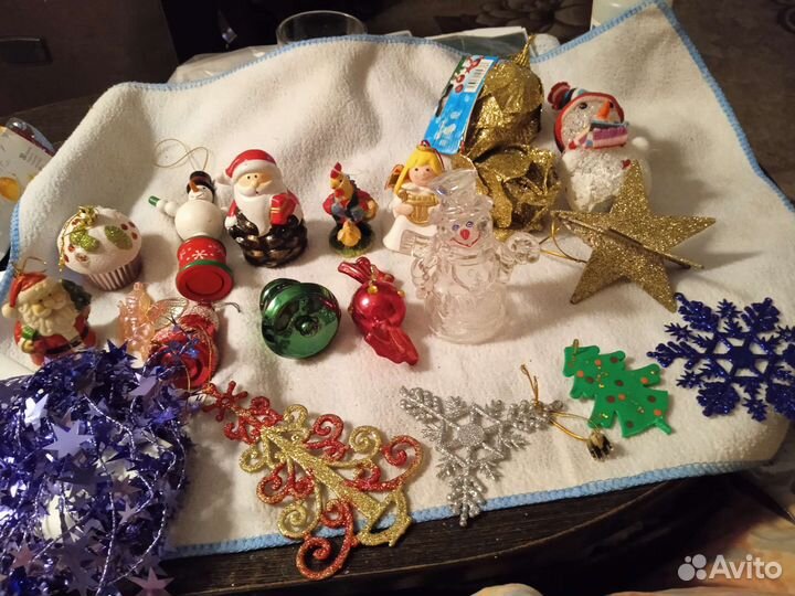 Современ.елочн.игрушки:бусы,фигурки,шары,Лот5