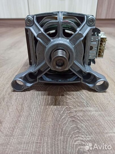 Двигатель стиральной машины Hotpoint Ariston