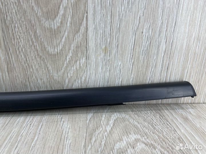 Молдинг стекла двери задний правый Renault Kaptur