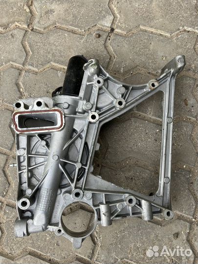 Рамка с помпой охладительной системы доч mercedes