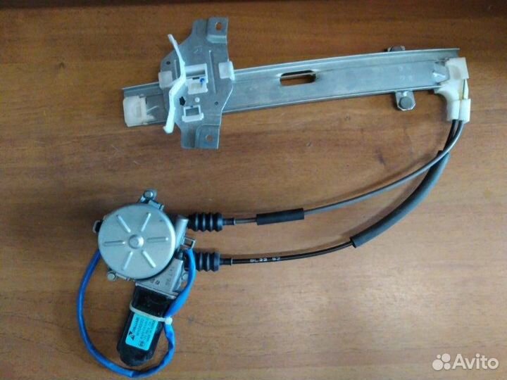 Стеклоподъемник задний правый Kia Spectra 2001