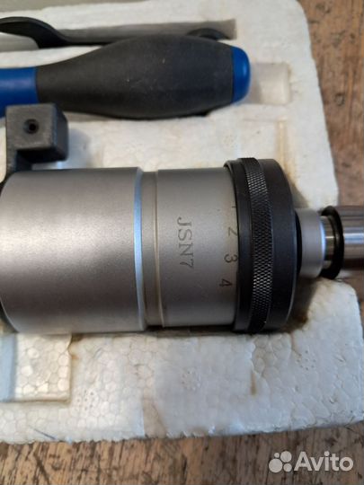 Реверсивный резьбонарезной патрон