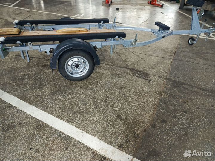 Прицеп для лодки до 4.7 метра