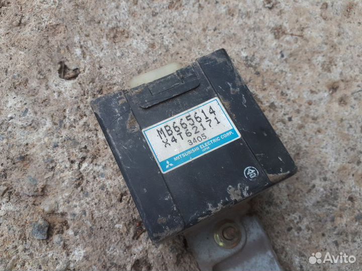 Блок управления подвеской Mitsubishi Pajero 2