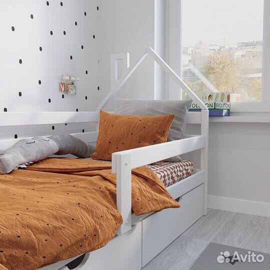 Детская кроватка домик