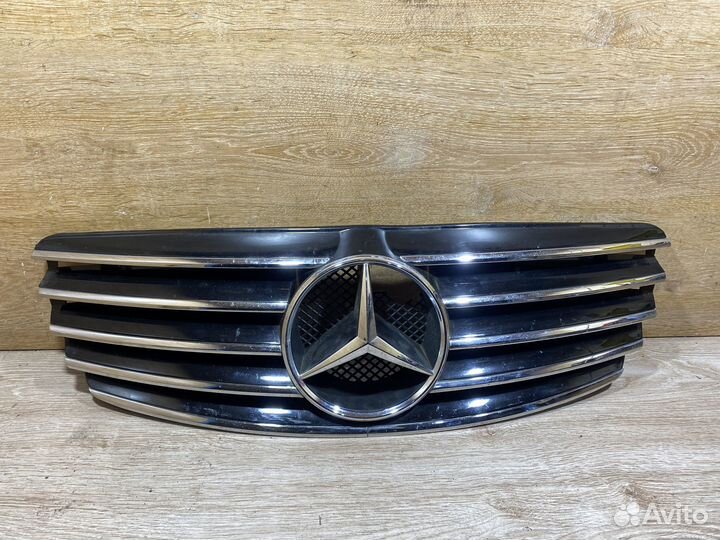 Решетка радиатора Mercedes Benz W211 дорест 130451