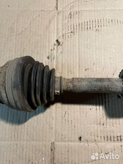 Привод левый VW Passat B3 1.8
