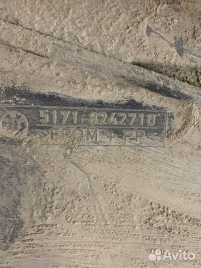 8242710 крышка шасси пол правый bmw 7 e38