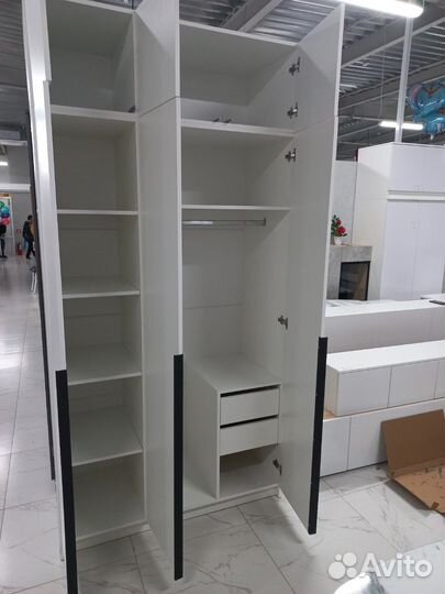 Шкаф Лион 3-створчатый белый