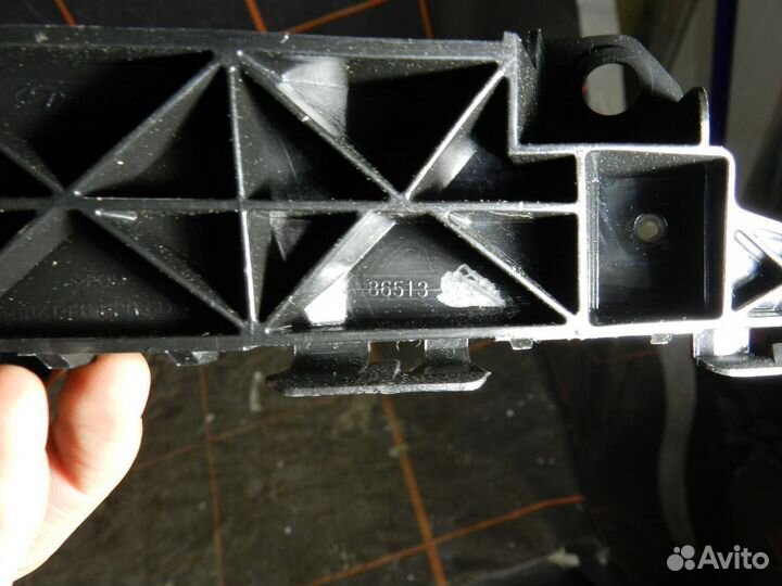 Кронштейн бампера переднего -Hyundai ix35