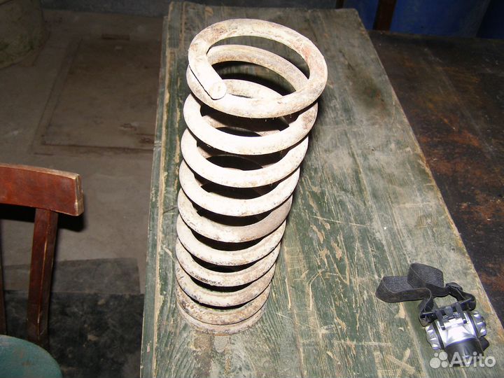 Пружина с переднего моста с Г А З - 24 - 01