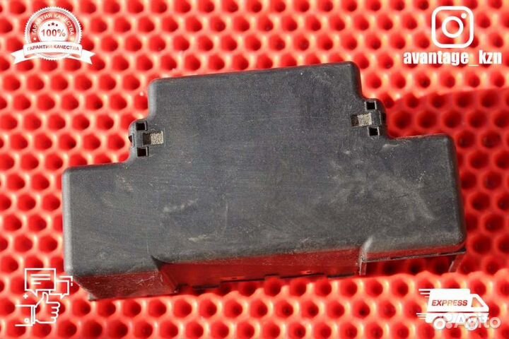 Крышка блока предохранителей Opel Astra H хэтчбек