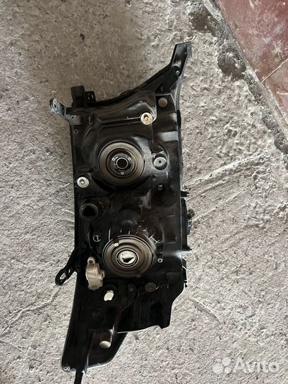 Фары на toyota land cruiser 200