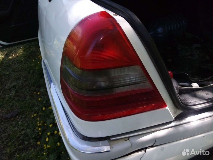 Задний стоп/фонарь w202