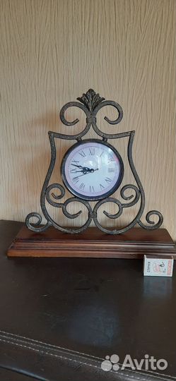 Часы для интерьера, с металлическим декором