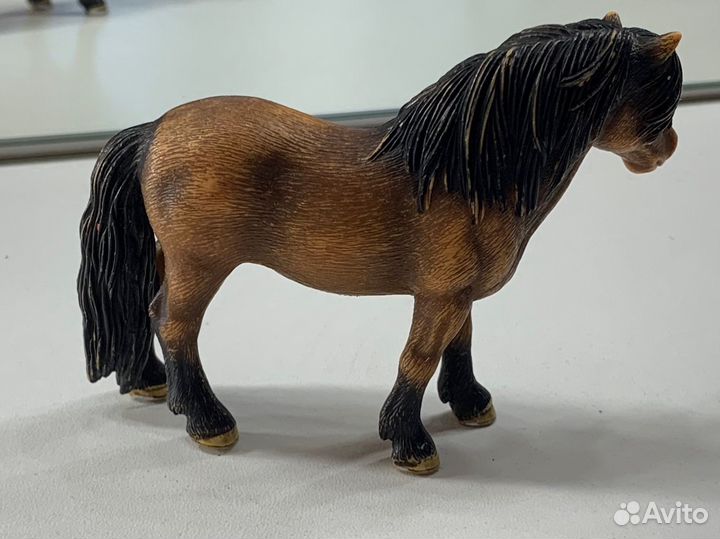 Фигурки лошадей schleich