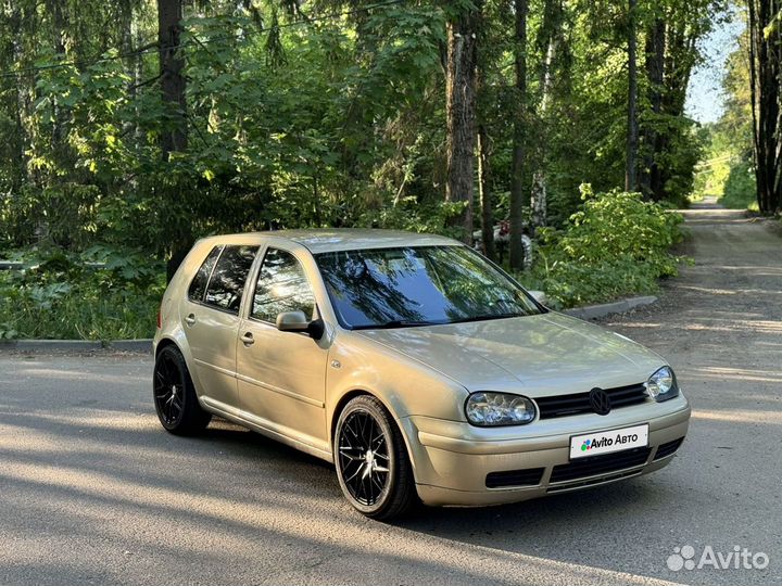 Volkswagen Golf 1.8 МТ, 2001, 300 000 км