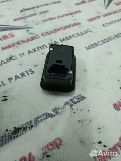 Кнопка багажника w204 Mercedes