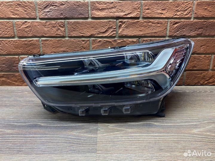 Фара левая Volvo XC40 2017-2022 LED Светодиодная