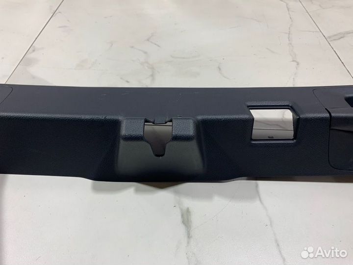 Обшивка крышки багажника Mercedes Glc X253