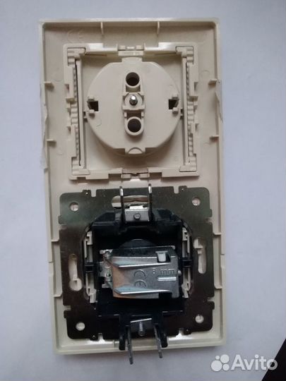 Розетка с гнездом для кабеля тв