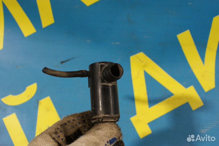 Насос омывателя лобового стекла Mazda 323F BA