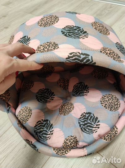 Лежанка домик для маленьких собак или кошки, б/у