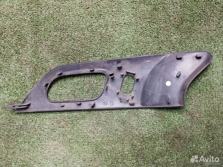 Накладка дверной ручки передняя правая Peugeot 407