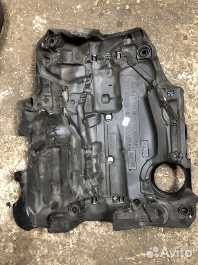 Крышка двигателя Volkswagen Passat B6