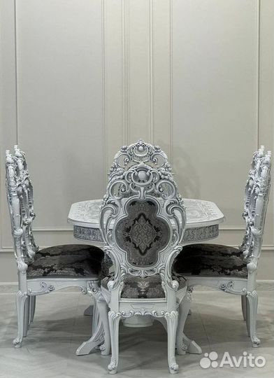 Кухонный стол и стулья комплект