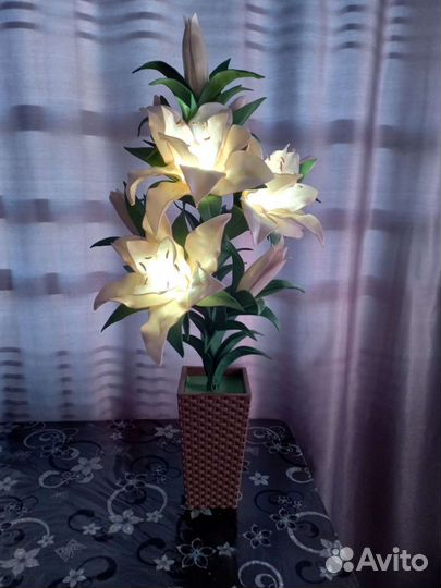 Лилия светильник