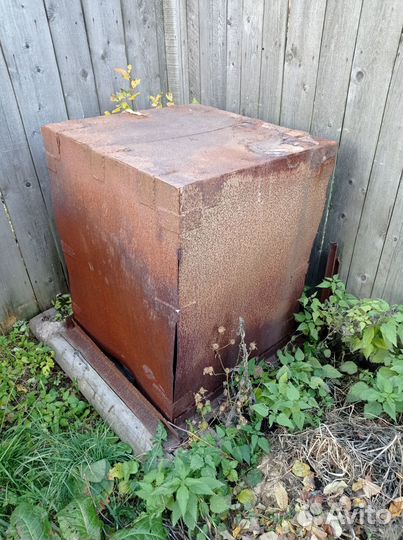 Мусорный контейнер металлический