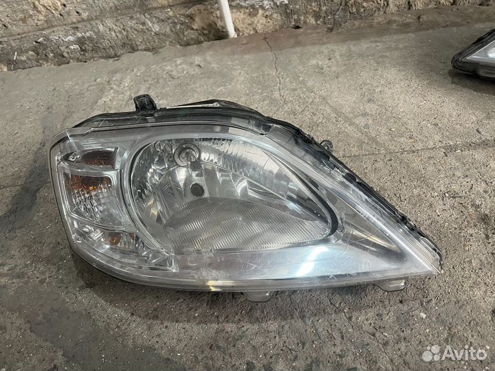 Передние фары LADA largus