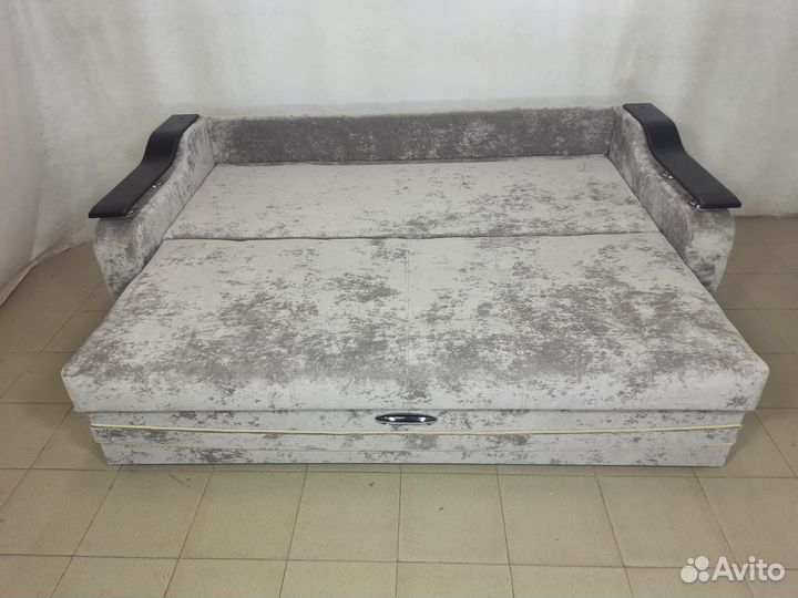 Диван на металлокаркасе