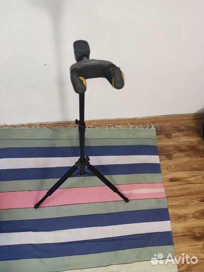 Стойка гитарная с автозахватом