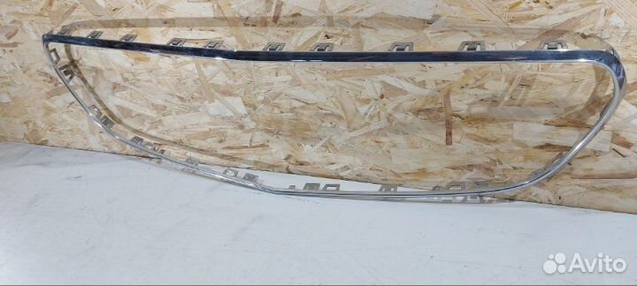 Молдинг/накладка на решетку (разное) Mercedes-Benz E-Class