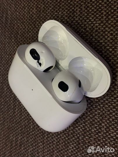 Наушники + кейс оригинал AirPods 3 (левый сломан)